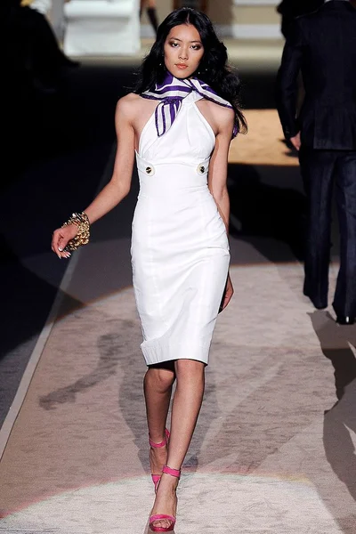 Look 16